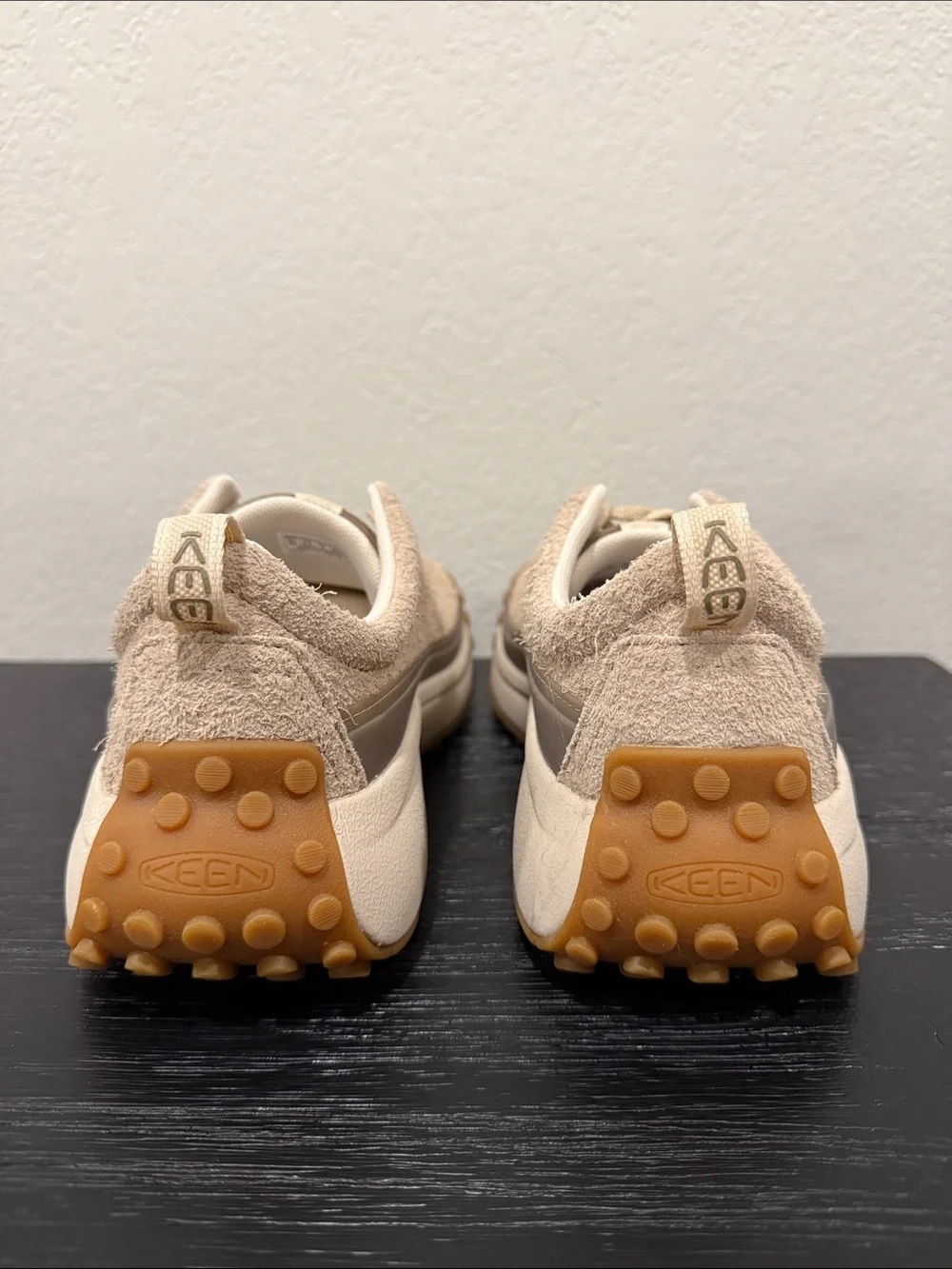 Keen Women's Size 8.5 Beige & Gum Trail Sneakers Shoes - KS MINO Safari Burch